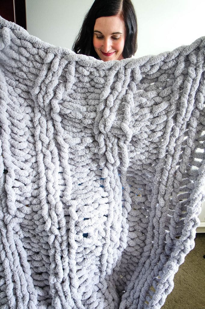 DIY Chunky Knit Blanket from MomAdvice.com